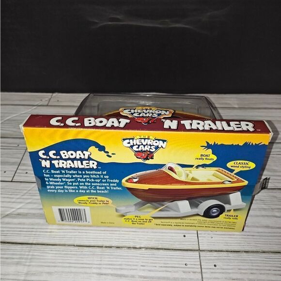 The Chevron Cars Techron C.C. Boat 'N Trailer Vintage 1999 Collectible Vehicle - Picture 8 of 10